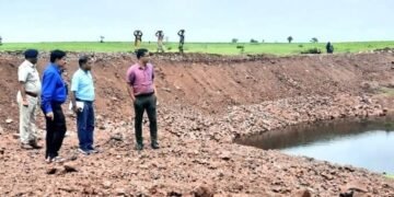 धार कलेक्टर डॉ पंकज जैन ने सरदारपुर विकासखंड के अनेक गांवों का दौरा किया।