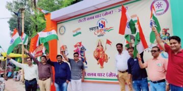 रोटरी क्लब धार (मेन) ने स्वराज अमृत महोत्सव के अंतर्गत चौराहे पर साज-सज्जा की।