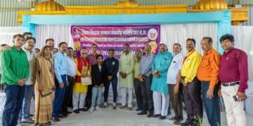 धार जिला शिक्षक सम्मान समारोह समिति ने 243 सेवानिवृत्त शिक्षकों का सम्मान किया। देखें वीडियो