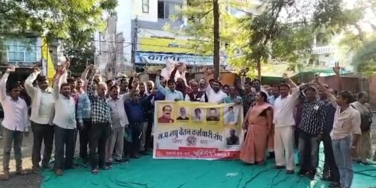 #धार में गांधी जयंती की पूर्व संध्या पर सत्याग्रह किया। देखें वीडियो