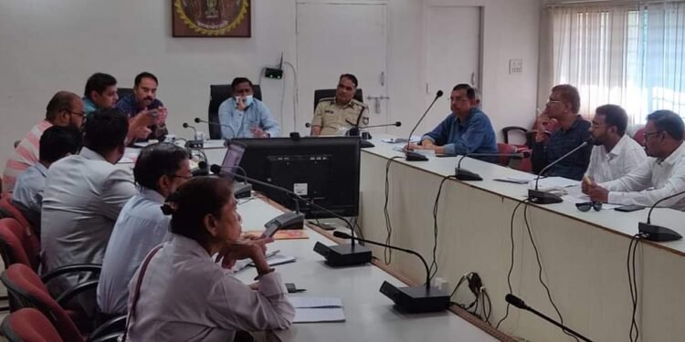 #Damoh : कलेक्टर एस कृष्ण चैतन्य की अध्यक्षता में आधार निगरानी समिति की बैठक संपन्न।