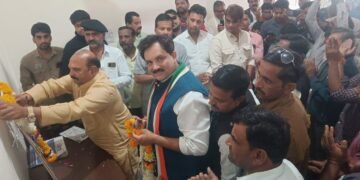 स्व. इंदिरा गांधी की जयंती कांग्रेस कार्यालय पर मनाई गई।