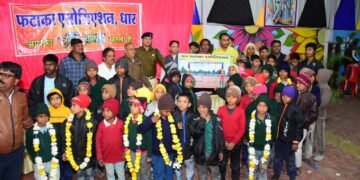 धार पटाखा व्यापारी संघ ने अनाथालय के बच्चों के साथ मनाया दिपावली मिलन समारोह।