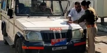 खंडवा में खेत पर बेहोश मिली थी, पुलिस बयान में कह चुकी कि, 4 बदमाशों ने जहर पिलाया देर रात आदिवासी बालिका ने दम तोड़ा।
