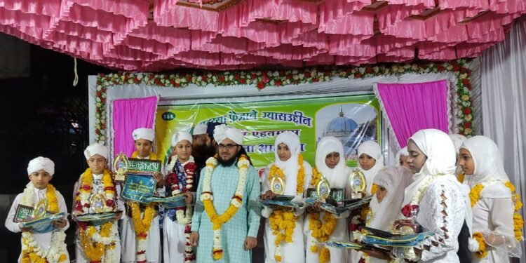 #धार : मदरसा फैजाने ग्यासुद्दीन सुद्दीन द्वारा जश्ने नशरह का आयोजन किया गया।