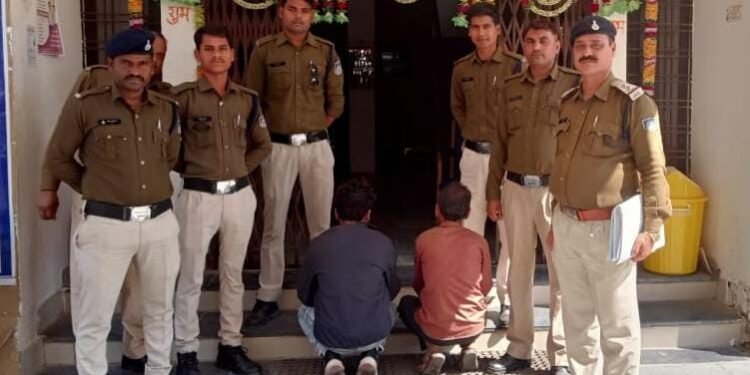 हिण्डोरिया पुलिस के द्वारा काम्बिंग गस्त के दौरान 2 फरार आरोपियों को गिरफ्तार किया गया।