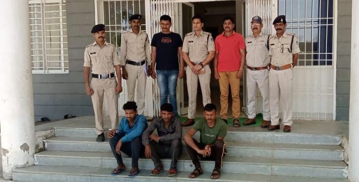 पुलिस थाना बाग ने 7 वर्षों से फरार स्थाई वारंटीयो को पकड़कर एक ही दिन में कुल 21 स्थाई वारंट किये तामिल।