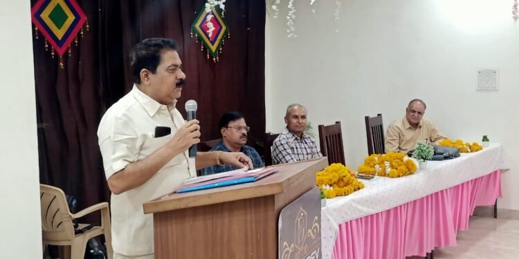 जिला सहकारी केन्द्रीय बैंक मर्यादित, धार द्वारा भविष्य निधि पेन्शन योजना के संबंध में संगोष्ठी का आयोजन।