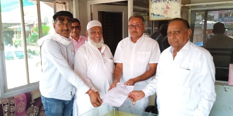 बाबू खान नगर कांग्रेस अध्यक्ष नियुक्त,कार्यकर्ताओं ने दी बधाई।