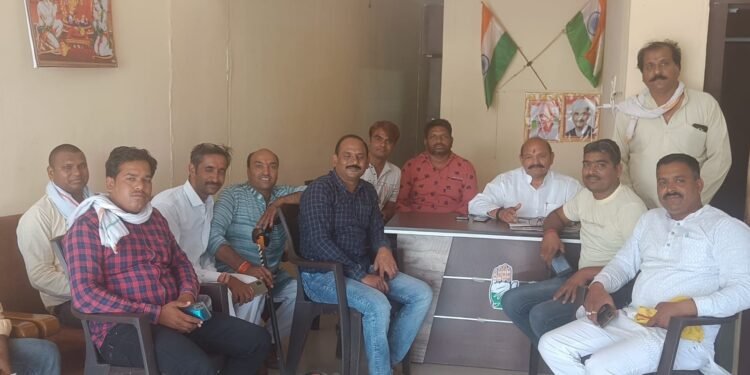 कमलनाथ की सभा हेतु बालमुकुंद सिंह गौैतम कर रहे ग्रामीण क्षेत्र का दौेरा..