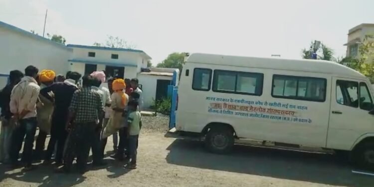 चरित्र शंका में पति ने पत्नी की वहशीपन से की हत्या, गुप्तांगों को काट डाला..