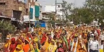 गाजे बाजे हाथी घोड़ा ढोल ढमाको के साथ निकली कलश यात्रा,जगह जगह नगरवासियों ने किया जोरदार स्वागत।