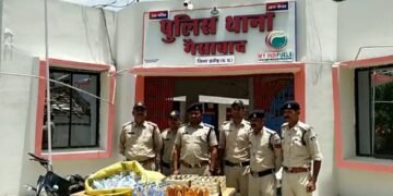 7 पेटी अवैध शराब परिवहन करते 2 आरोपी बाइक सहित पकड़े, गैसाबाद थाना पुलिस की कार्यवाही।
