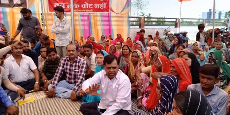 गाजे बाजे हाथी घोड़ा ढोल ढमाको के साथ निकली कलश यात्रा,जगह जगह नगरवासियों ने किया जोरदार स्वागत।