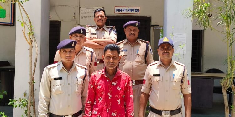 धार : जमीन के हिस्से को लेकर पिता की हत्या के आरोपी पुत्र को पुलिस ने चंद घंटों में ही किया गिरफ्तार।