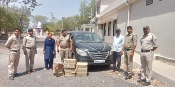 तारादेही थाना पुलिस ने पकड़ा अवैध शराब का जखीरा काली इनोवा कार से बड़ी मात्रा में अवैध शराब जप्त।