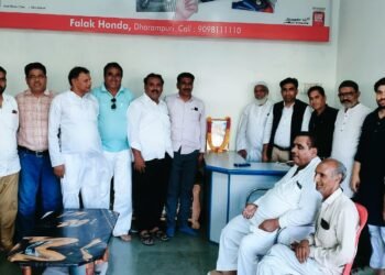 कांग्रेस कार्यकर्ताओं ने पंडित जवाहरलाल नेहरू की पुण्यतिथि मनाई।