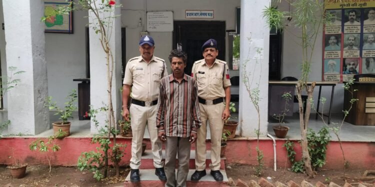 #धार : जान से मारने की नियत से पेट पर चाकू मारने वाले आरोपी को पुलिस ने चंद घण्टो मे किया गिरफ्तार
