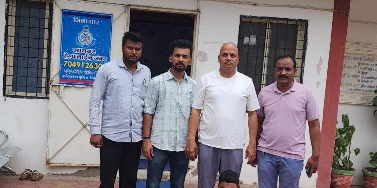 अपहरण व बलात्कार के प्रकरण मे पुलिस हिरासत से फरार आरोपी गोलु भुरिया सायबर क्राईम ब्रांच धार की गिरफ्त मे..