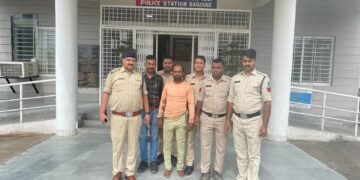 #धार : 4 साल से फरार इनामी बदमाश को सागौर पुलिस ने धर दबोचा..