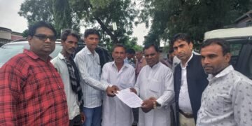 #धार : किसानों ने आवेदन सौंप कर विधायक को याद दिलाया पांच वर्ष पहले चुनाव के दौरान का आश्वाशन।