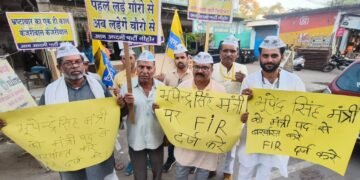 #सीहोर : सत्ता के नशे में भाजपा नेता बेहद शर्मनाक हरकत..