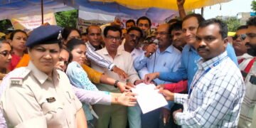 धार : संयुक्त मोर्चा के आह्वान पर अधिकारी और कर्मचारी रहे सामूहिक अवकाश पर, 39 सूत्रीय मांगों को लेकर सौंपा आवेदन