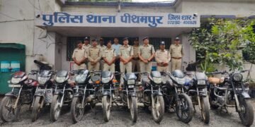 पीथमपुर पुलिस ने 2 नाबालिक आरोपीयों से 7.5 लाख ₹ कीमत की 10 मोटरसाईकल बरामद करी।