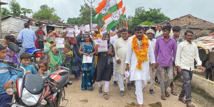 नारी सम्मान योजना अंतर्गत किसान कांग्रेस के प्रदेश महासचिव सुखराम मकवाना के नेतृत्व में फार्म भरने की शुरुआत की गई।