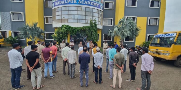 बदनावर : हेलमेट एवम सीट बेल्ट के लिए विशेष जागरूकता अभियान।