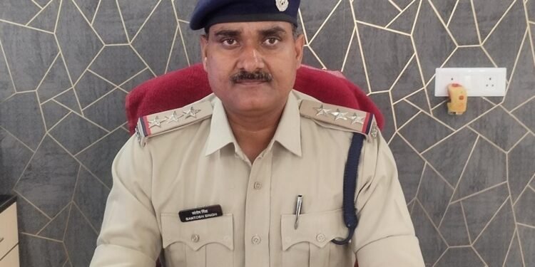 नवागत टी आई श्री यादव ने पदभार  ग्रहण किया।