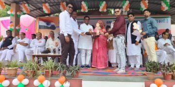 धरमपुरी : उत्कृष्ठ पत्रकारिता को लेकर नगर के तीन पत्रकार हुए सम्मानित, साथियों ने दी बधाई।