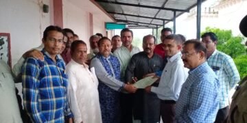 धार : शहर के इमामबाड़े को लेकर मुस्लिम समाज ने दिया ज्ञापन।
