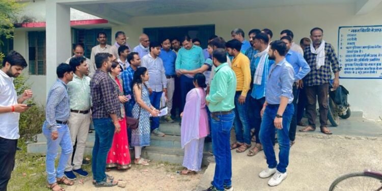 लहार : पटवारियों ने वेतनमान एवं अन्य समस्याओं के संबंध में सौंपा ज्ञापन।