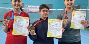 केन्द्रीय विद्यालयीन रीजनल शालेय बैडमिंटन स्पर्धा में के.वि.धार के शटलर जान्हवी भाटी एवं उद्धव भार्गव ने जीता विजेता का खिताब।