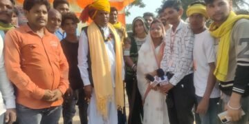 जयस धरमपुरी टीम ने स्टेट सेल टैक्स ऑफिसर से स्वैच्छिक सेवानिवृत्ति पोरलाल खरते का किया स्वागत।