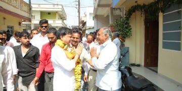 राष्ट्रवादी प्रत्याशी राजीव यादव का धार विधानसभा में तूफानी जनसंपर्क।