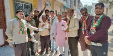 कांग्रेस प्रत्याशी शेखावत के समर्थन कार्यकर्ताओं ने नगर में किया जनसंपर्क