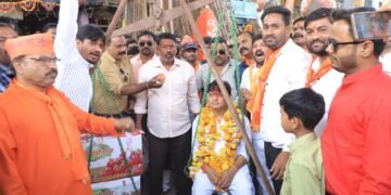 Dhar : स्‍वतंत्र प्रत्‍याशी राजीव यादव का शहर में जोरदार स्वागत।