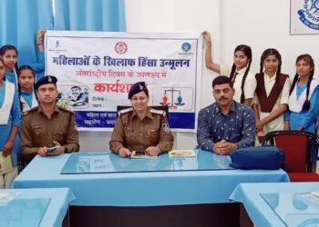 Dhar : बालक-बालिकाओ को सायबर अपराध, महिला संबंधी अपराध व व्यातायात नियमों की जानकारी दी।