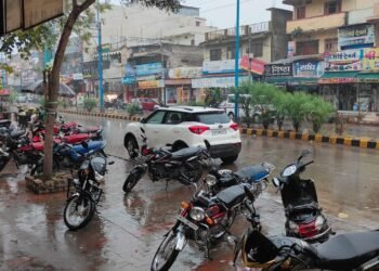 Dhar :  मौसम बारिश ने बिगाड़ी बाजारों की रंगत..