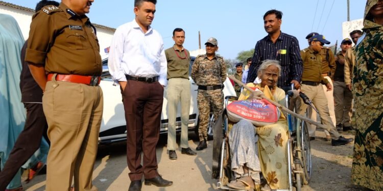 धार कलेक्टर, एसपी ने लिया चुनावी गतिविधियों का जायजा।