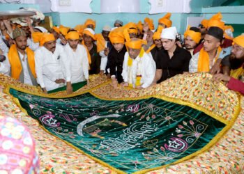 Dhar : चादर शरीफ पेश करने के साथ हुआ धार उर्स का आगाज