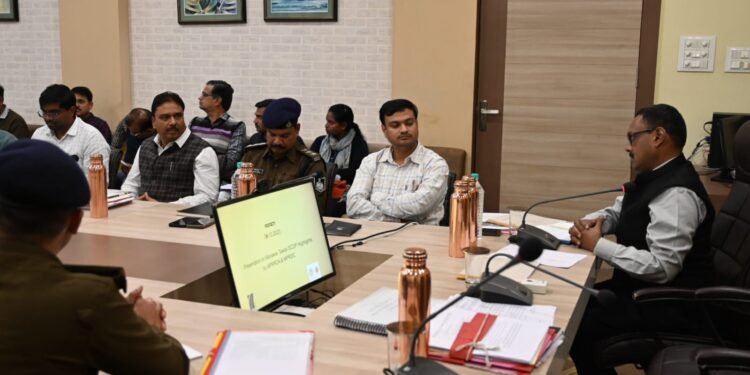 Dhar : कलेक्ट्रेड सभागार में शुक्रवार को सड़क सुरक्षा समिति की बैठक आयोजित की गई।