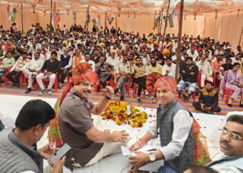 Dhar : लोकसभा चुनाव की तैयारियों को लेकर सरदारपुर में हुआ कांग्रेस का कार्यकर्ता सम्मेलन