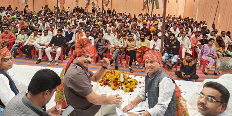 Dhar : लोकसभा चुनाव की तैयारियों को लेकर सरदारपुर में हुआ कांग्रेस का कार्यकर्ता सम्मेलन