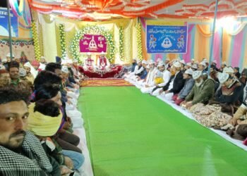 Dhar : चादर जुलूस के साथ मेहबुल आरेफीन हजरत सूफी हाफीज मोहम्मद गोस रहे. का 10 वा उर्स का मनाया गया।