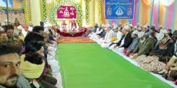 Dhar : चादर जुलूस के साथ मेहबुल आरेफीन हजरत सूफी हाफीज मोहम्मद गोस रहे. का 10 वा उर्स का मनाया गया।