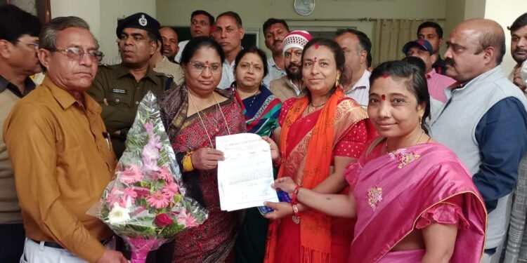 Dhar : म. प्र. राज्य कर्मचारी संघ ने अपनी मांगों को लेकर महिला एवं बाल विकास मंत्री को ज्ञापन सोपा।