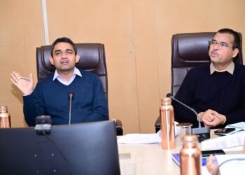Dhar : कलेक्टर प्रियंक मिश्रा ने राजस्व महाअभियान के संबंध में दिए निर्देश